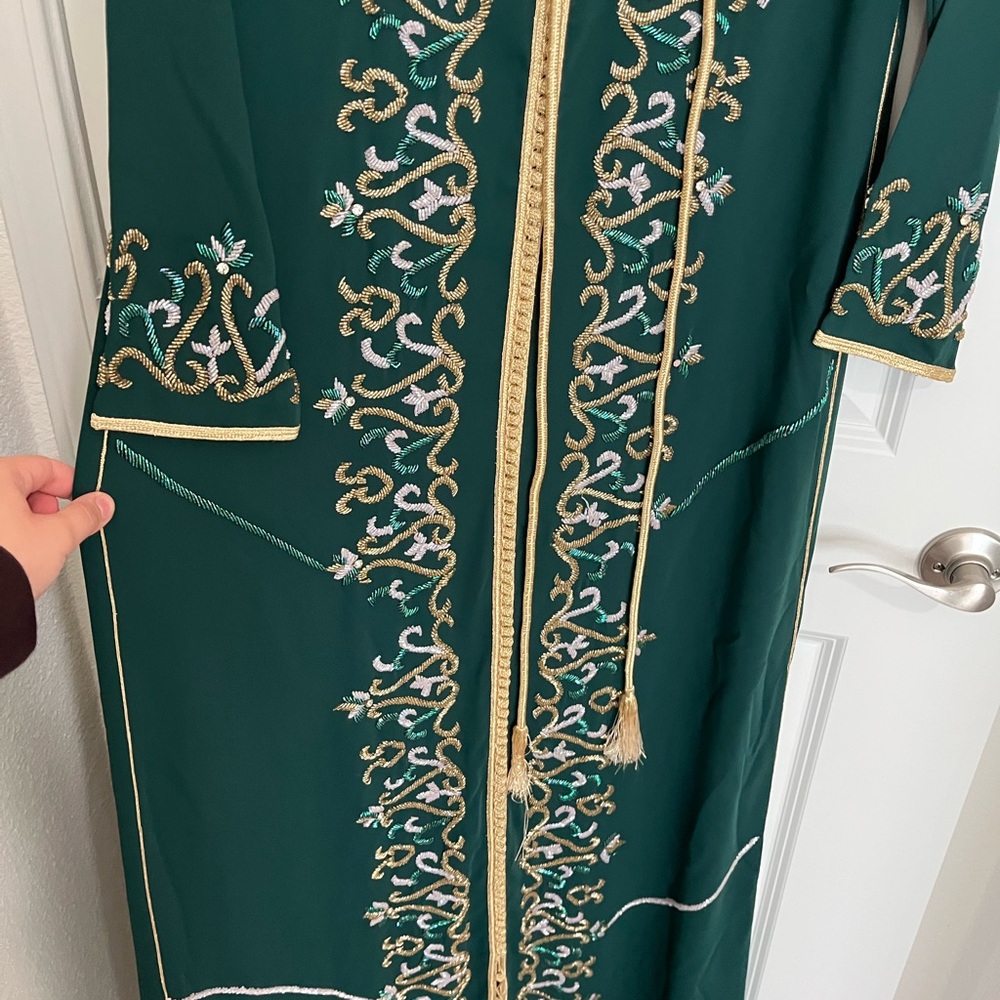 Elegant Green Moroccan Kaftan  Embroidered - Picture 2 of 4
